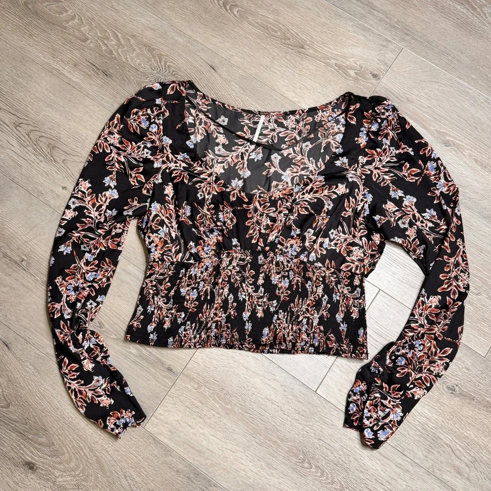 Free People Santiago Print Black Floral Smocked Cropped Peasant Blouse Large L